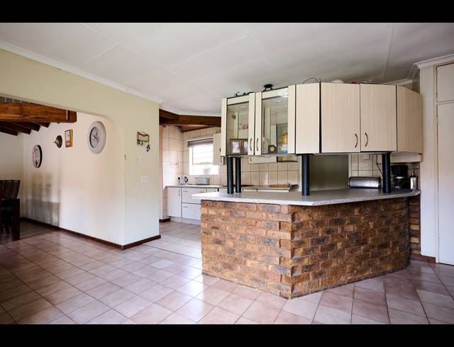 5 BEDROOM HOUSE FOR SALE IN ZWARTKOP